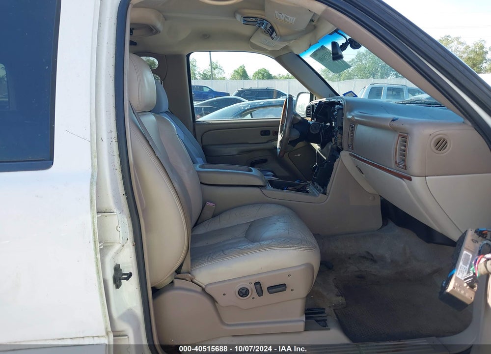 2004 CHEVROLET SUBURBAN 1500 LT VIN: 3GNEC16Z54G154575