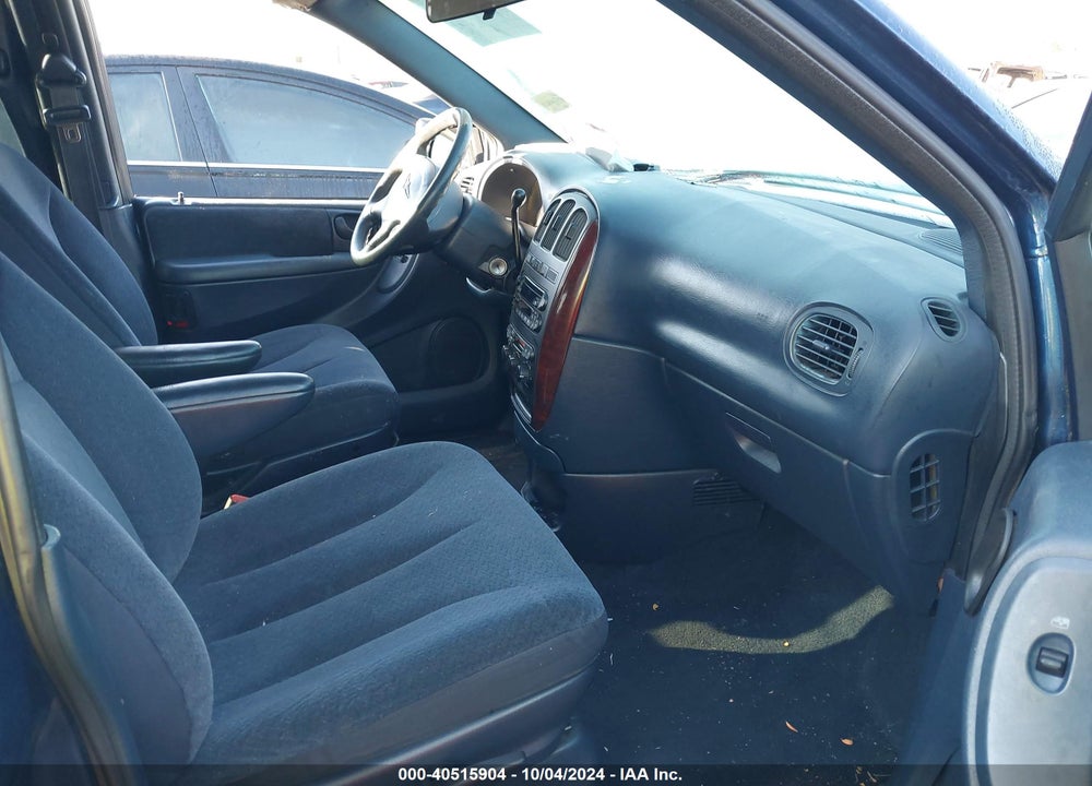2001 CHRYSLER TOWN & COUNTRY LX VIN: 2C8GP44G31R125007