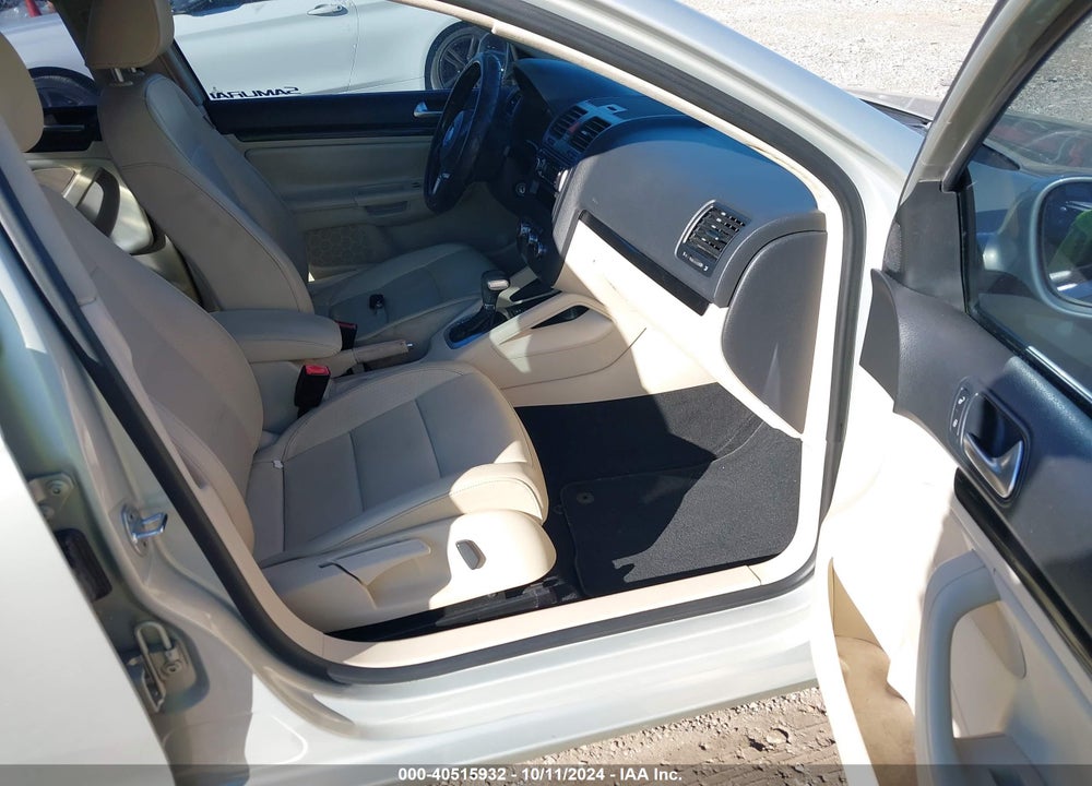2010 VOLKSWAGEN JETTA SE VIN: 3VWRX7AJ0AM053988