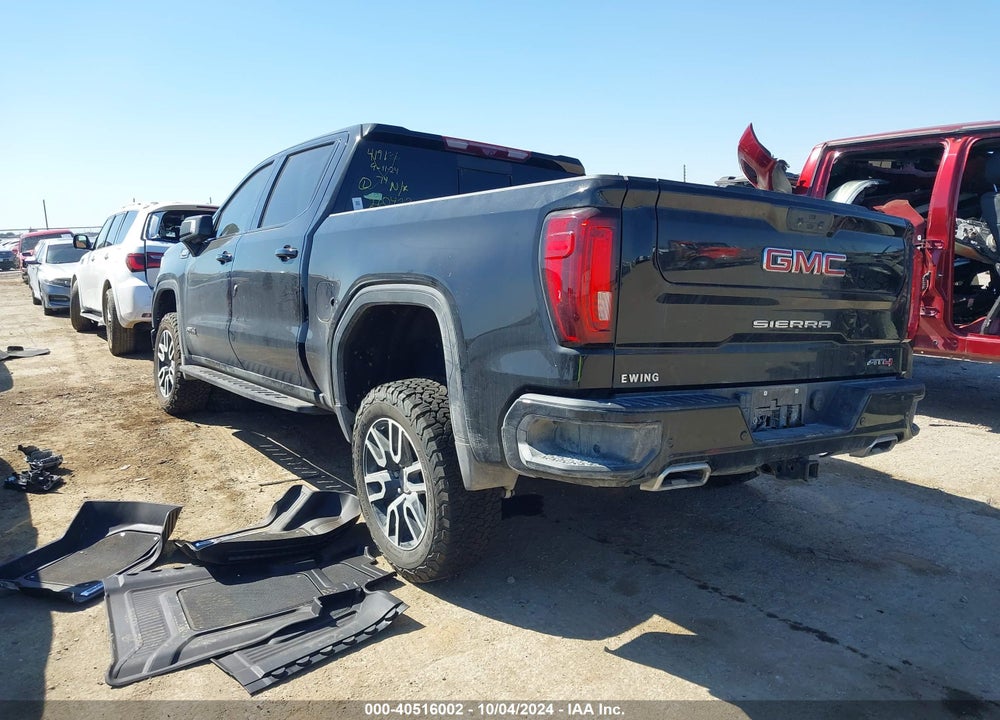 2022 GMC SIERRA 1500 4WD SHORT BOX AT4 VIN: 3GTUUEET8NG562205