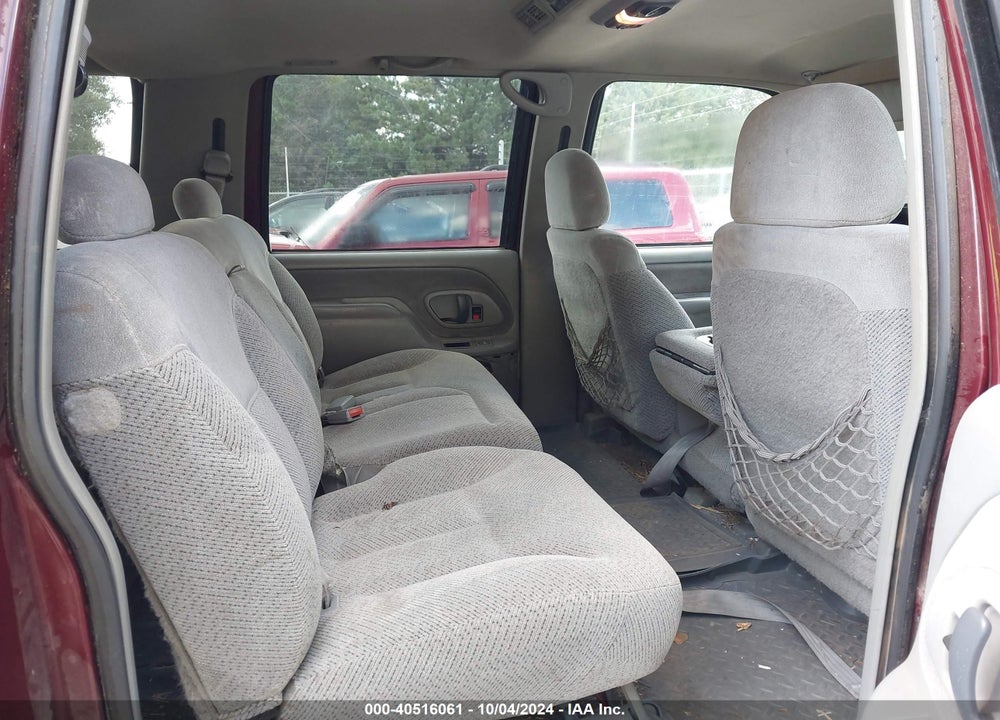 1999 GMC SUBURBAN 1500 SL VIN: 3GKFK16R4XG526738