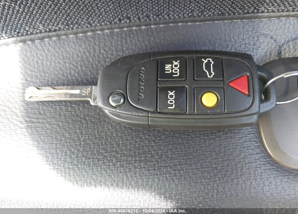2001 VOLVO V70 XC VIN: YV1SZ58DX11045195