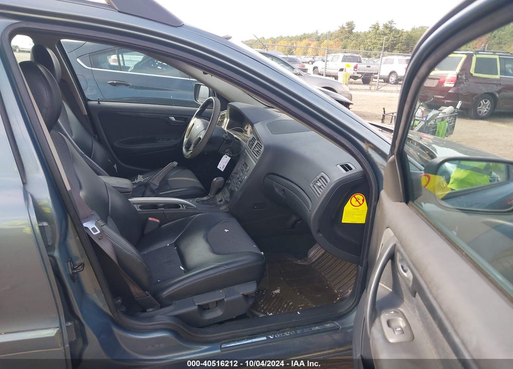 2001 VOLVO V70 XC VIN: YV1SZ58DX11045195