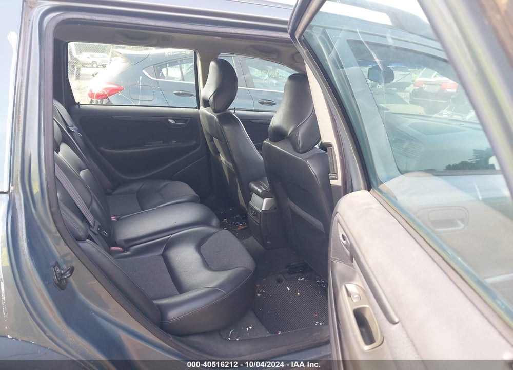 2001 VOLVO V70 XC VIN: YV1SZ58DX11045195