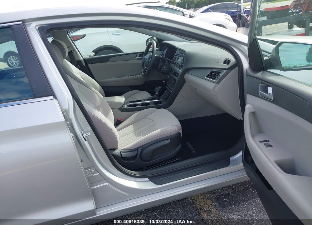 2015 HYUNDAI SONATA SE VIN: 5NPE24AF0FH204352