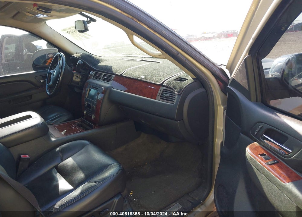 2010 CHEVROLET SUBURBAN 1500 LTZ VIN: 1GNUKKE38AR179872