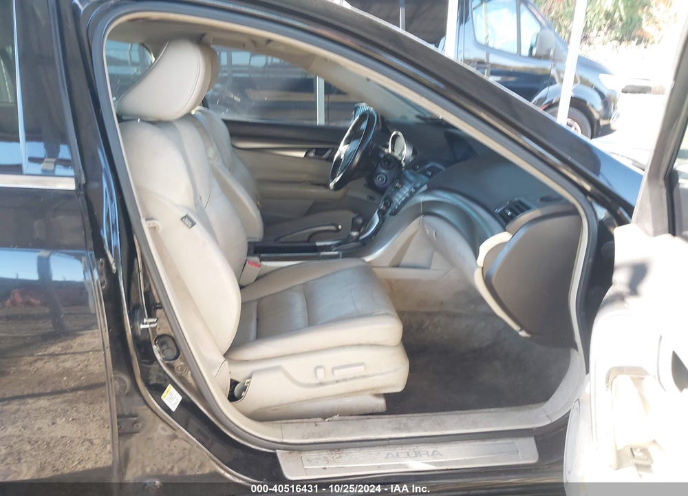 2010 ACURA TL 3.5 VIN: 19UUA8F22AA010807