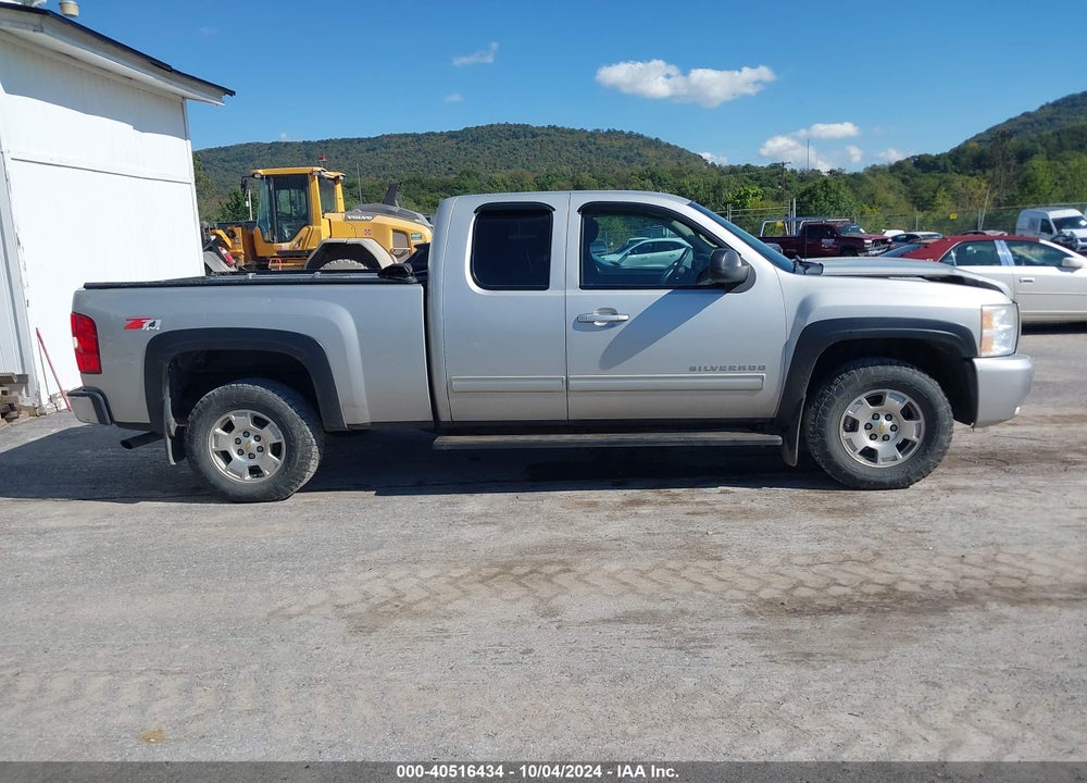 2011 CHEVROLET SILVERADO 1500 LT VIN: 1GCRKSE33BZ301134