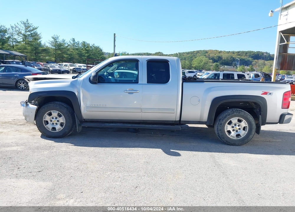 2011 CHEVROLET SILVERADO 1500 LT VIN: 1GCRKSE33BZ301134