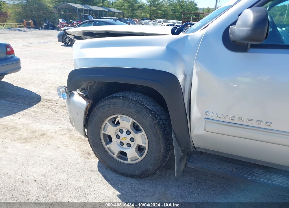 2011 CHEVROLET SILVERADO 1500 LT VIN: 1GCRKSE33BZ301134