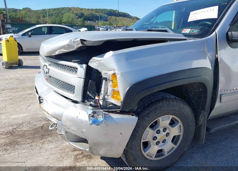 2011 CHEVROLET SILVERADO 1500 LT VIN: 1GCRKSE33BZ301134