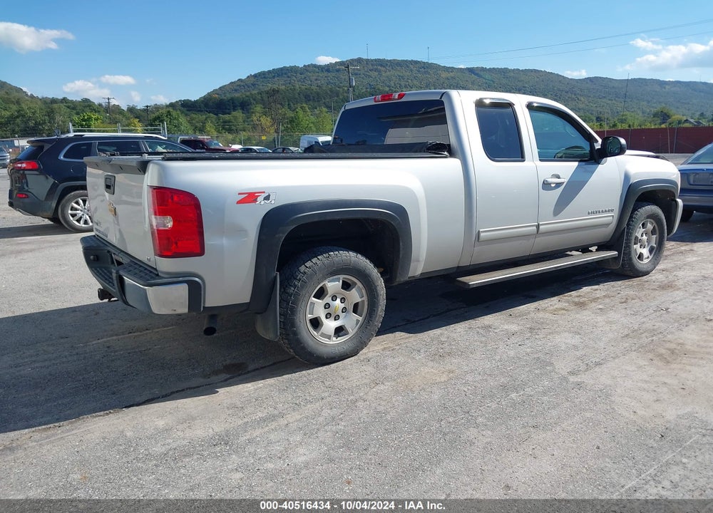 2011 CHEVROLET SILVERADO 1500 LT VIN: 1GCRKSE33BZ301134