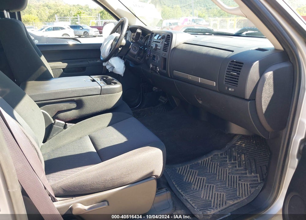 2011 CHEVROLET SILVERADO 1500 LT VIN: 1GCRKSE33BZ301134