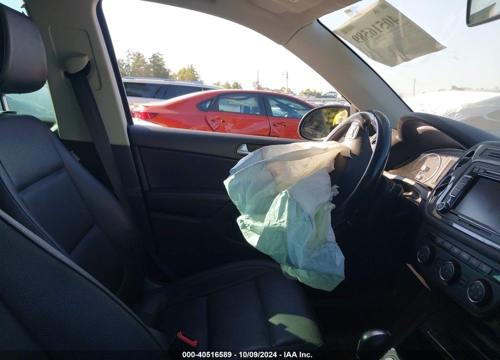 2015 VOLKSWAGEN TIGUAN SE VIN: WVGAV7AX1FW523796
