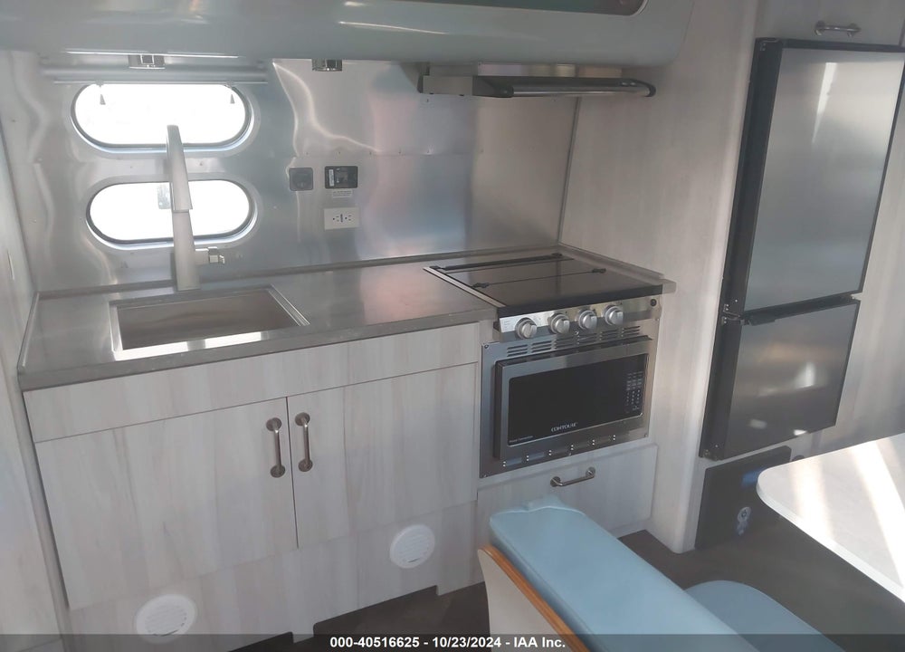 2024 AIRSTREAM INTERNATIONAL VIN: 1STKFAG27RJ569473