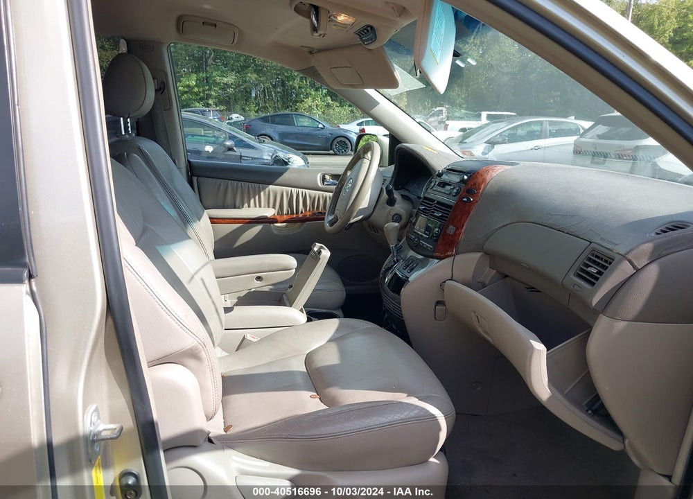 2004 TOYOTA SIENNA XLE VIN: 5TDBA22C14S018793