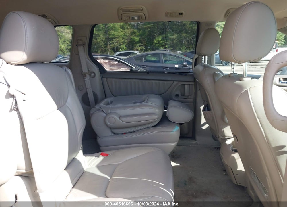 2004 TOYOTA SIENNA XLE VIN: 5TDBA22C14S018793