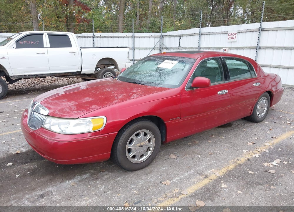 1998 LINCOLN TOWN CAR VIN: 1LNFM82W7WY702174