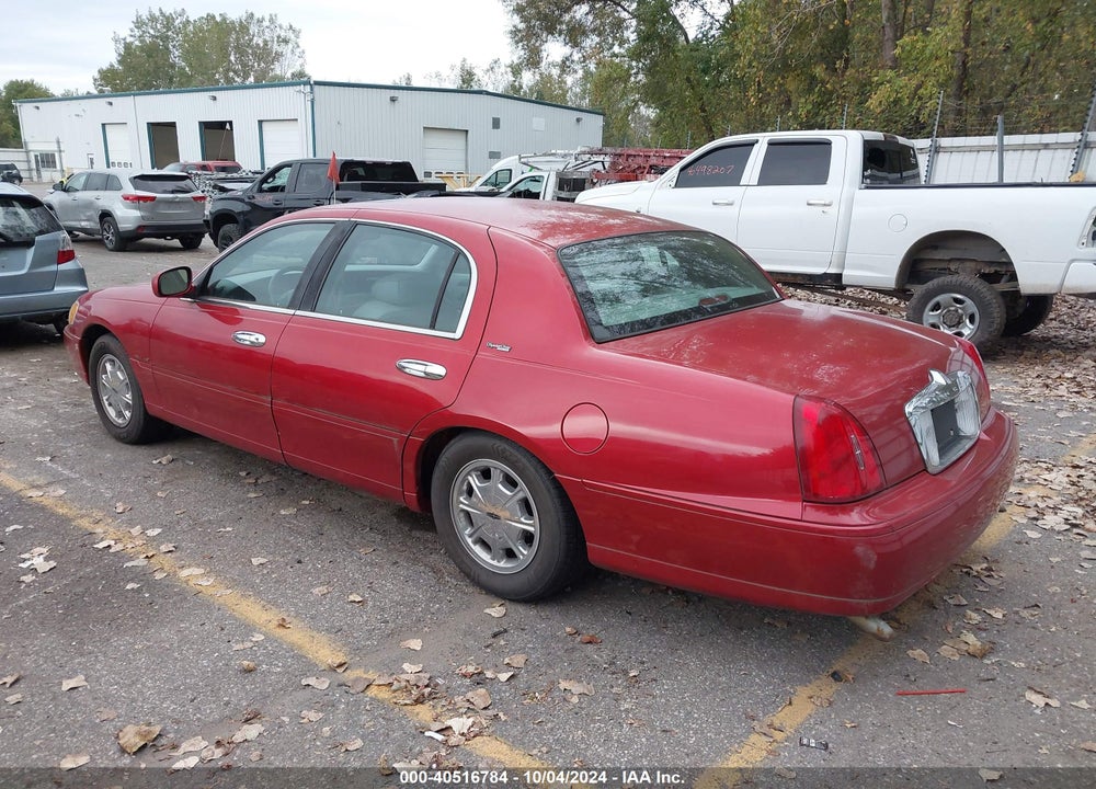 1998 LINCOLN TOWN CAR VIN: 1LNFM82W7WY702174