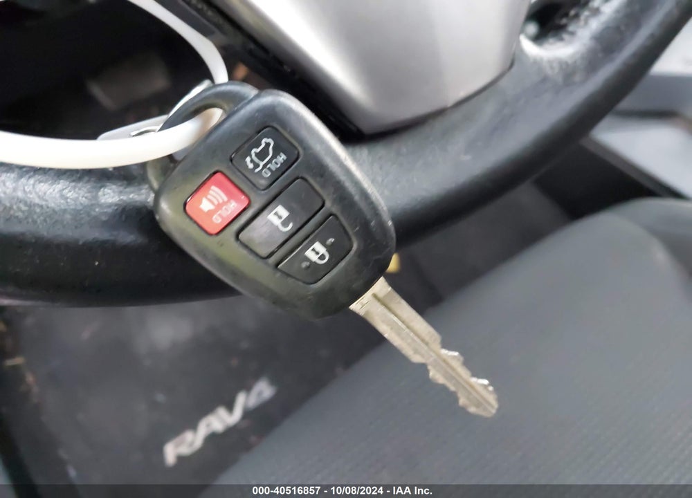 2017 TOYOTA RAV4 XLE VIN: JTMWFREV1HJ101118