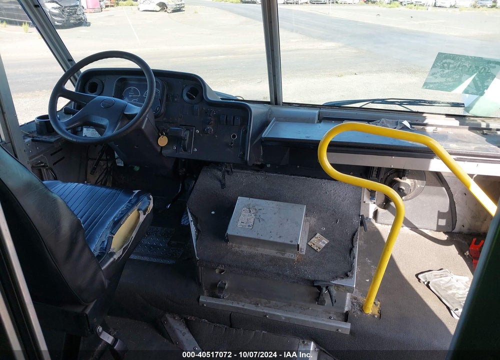 2011 FREIGHTLINER CHASSIS M LINE WALK-IN VAN VIN: 4UZAAPDU7BCBC0090