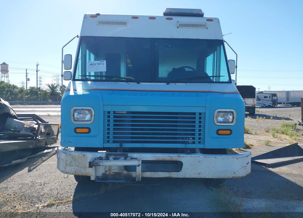 2011 FREIGHTLINER CHASSIS M LINE WALK-IN VAN VIN: 4UZAAPDU7BCBC0090