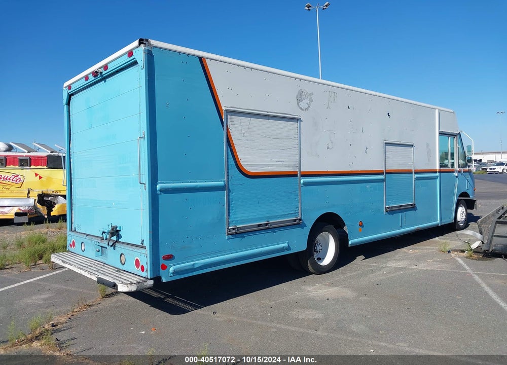 2011 FREIGHTLINER CHASSIS M LINE WALK-IN VAN VIN: 4UZAAPDU7BCBC0090