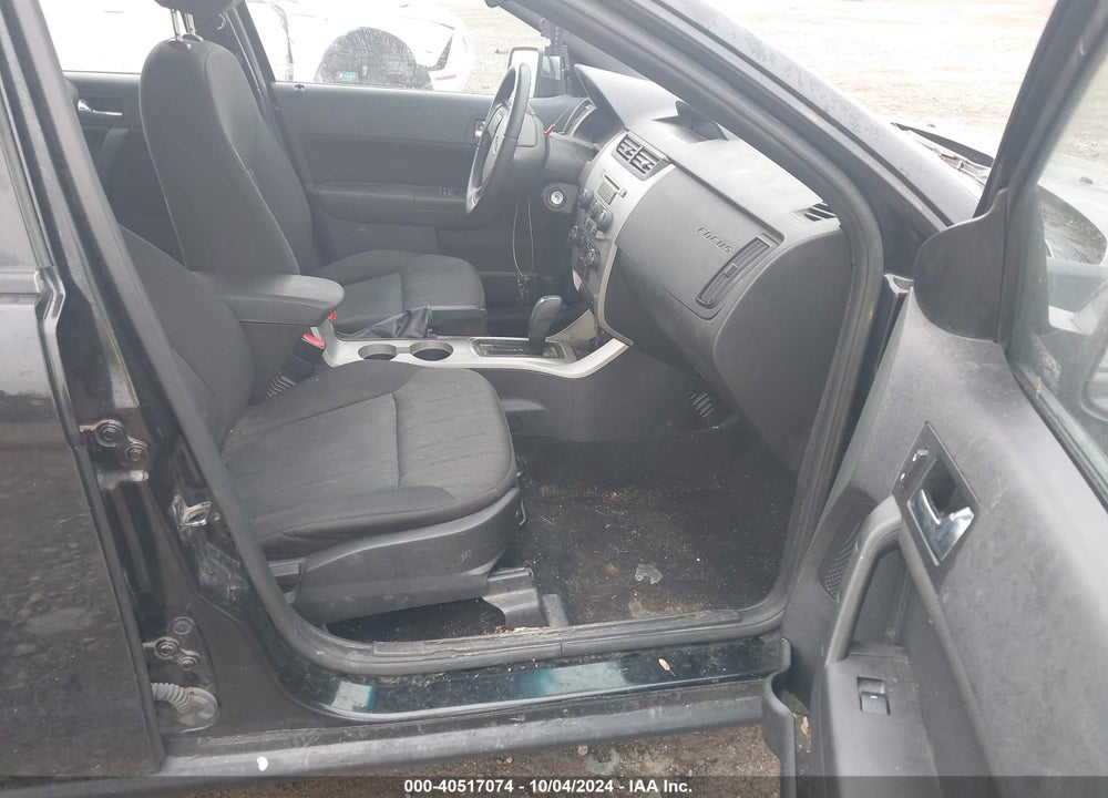 2010 FORD FOCUS SE VIN: 1FAHP3FN0AW244027