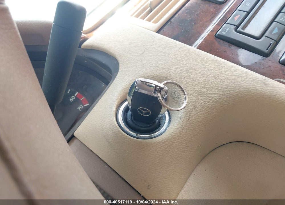 2001 MERCEDES-BENZ E 320 VIN: WDBJF65J91X050362