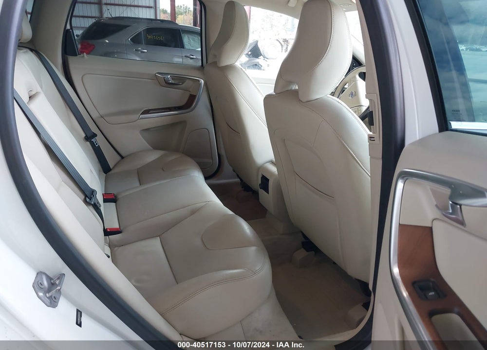 2016 VOLVO XC60 T5 PREMIER VIN: YV4612RK2G2813312