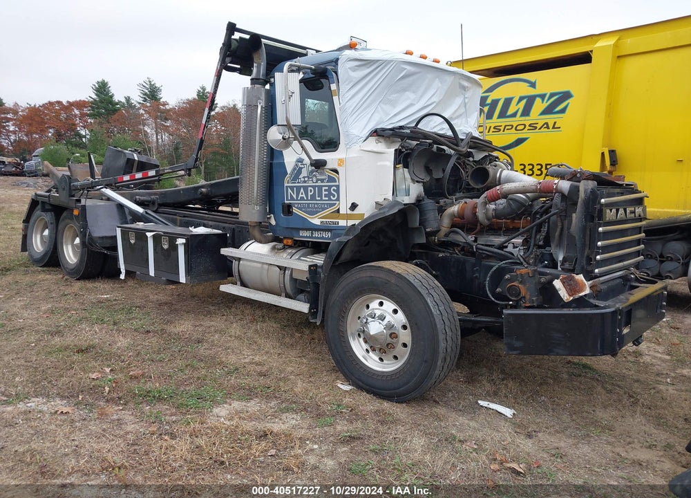2006 MACK 700 CT700 VIN: 1M2AL02CX6M001771