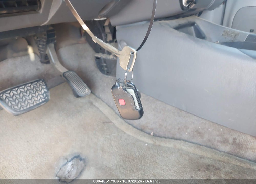 2004 TOYOTA TUNDRA SR5 V8 VIN: 5TBDT44174S465793