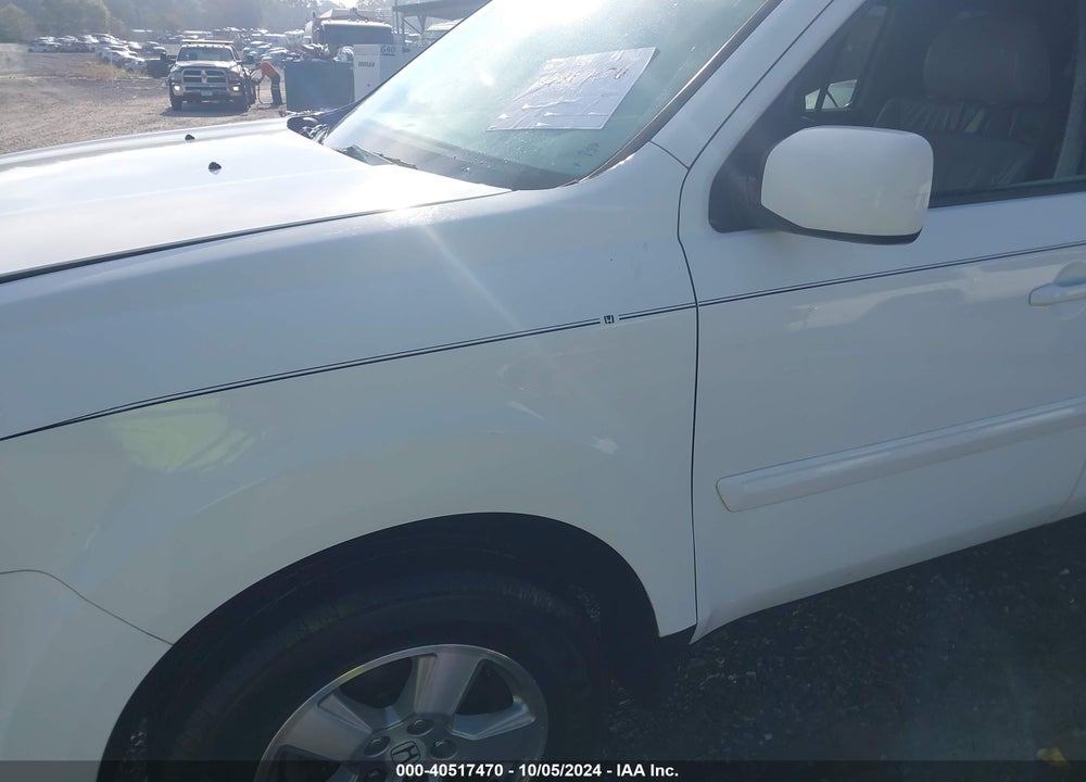 2011 HONDA PILOT EX-L VIN: 5FNYF3H51BB010107