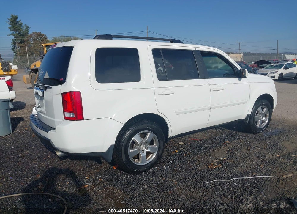2011 HONDA PILOT EX-L VIN: 5FNYF3H51BB010107