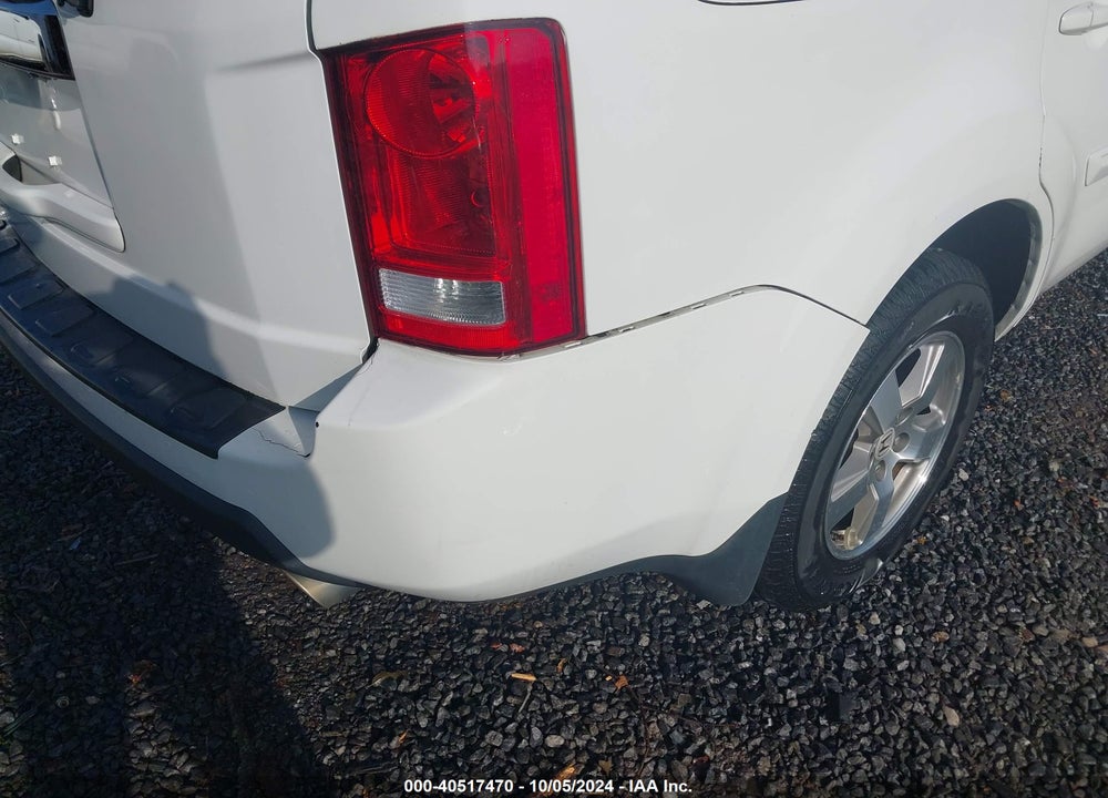 2011 HONDA PILOT EX-L VIN: 5FNYF3H51BB010107