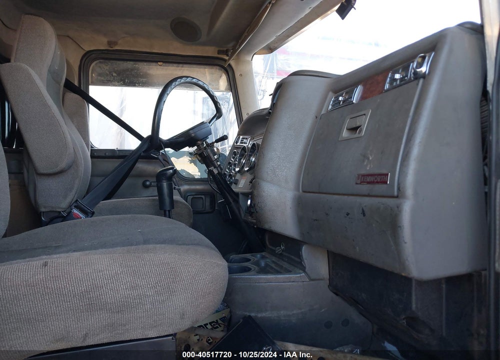 2005 KENWORTH CONSTRUCTION T300 VIN: 2XKMAD7X65M103849