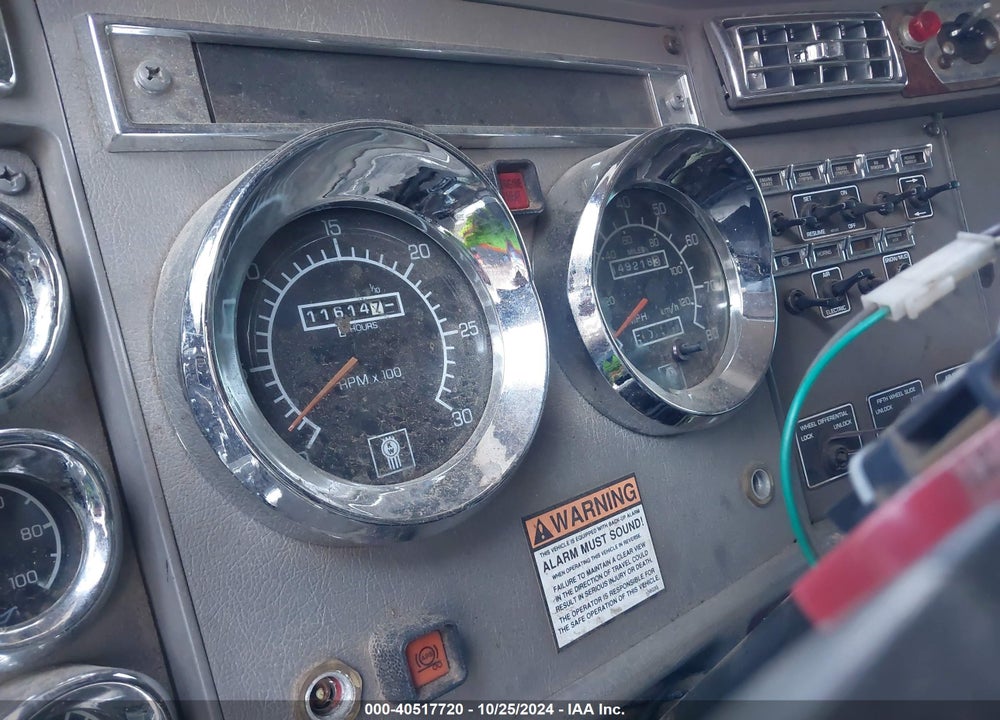 2005 KENWORTH CONSTRUCTION T300 VIN: 2XKMAD7X65M103849