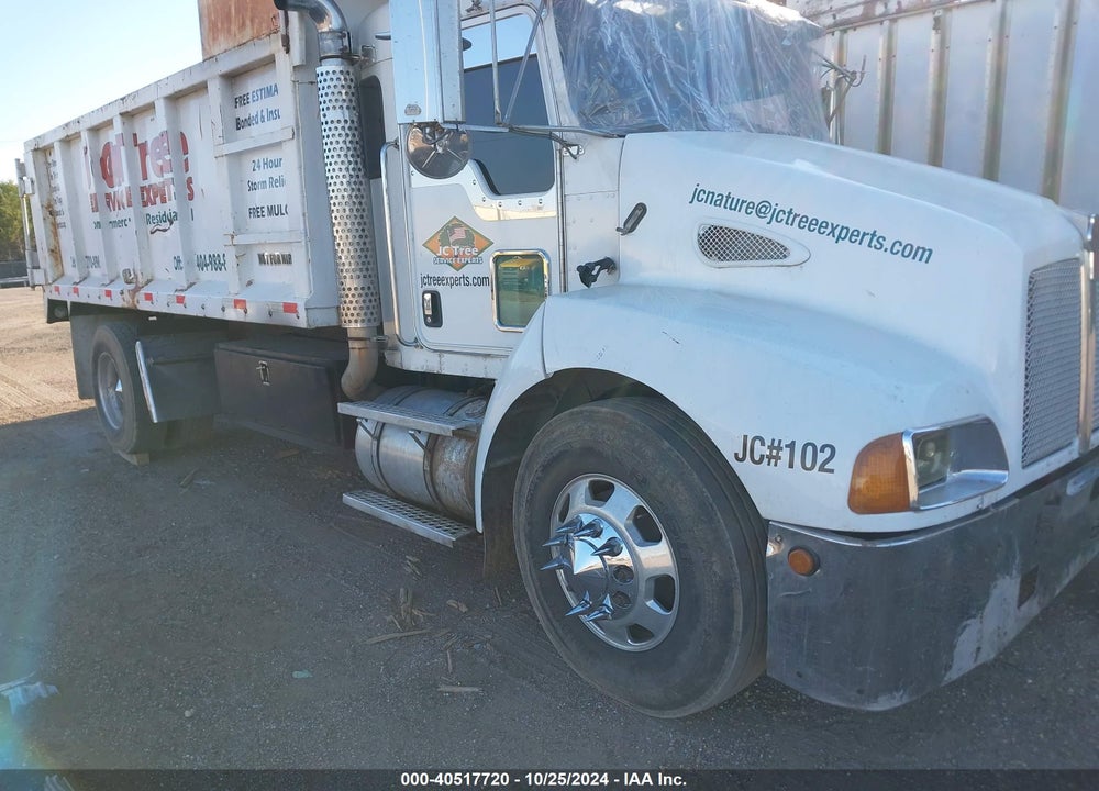 2005 KENWORTH CONSTRUCTION T300 VIN: 2XKMAD7X65M103849