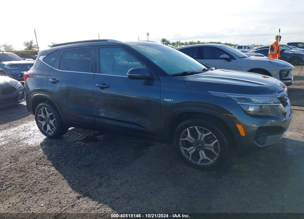2021 KIA SELTOS EX VIN: KNDERCAA6M7213150