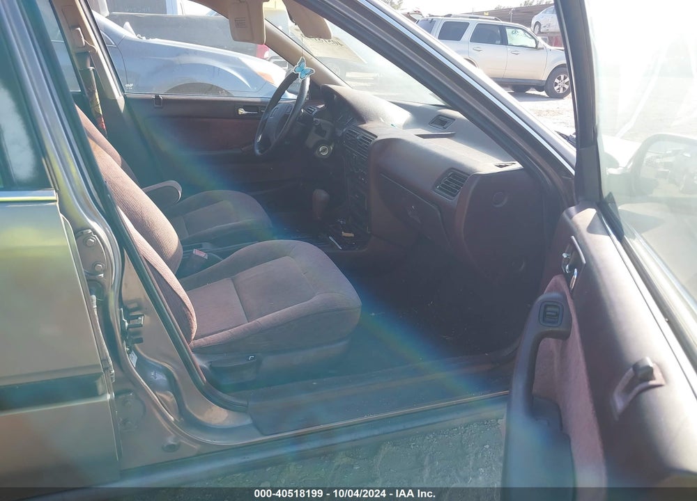 1992 HONDA ACCORD LX VIN: 1HGCB7659NA024738