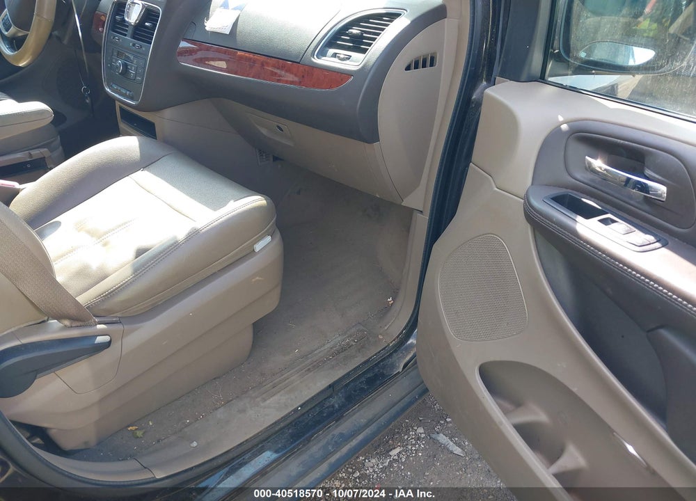 2014 CHRYSLER TOWN & COUNTRY VIN: 2C4RC1BG5ER402740