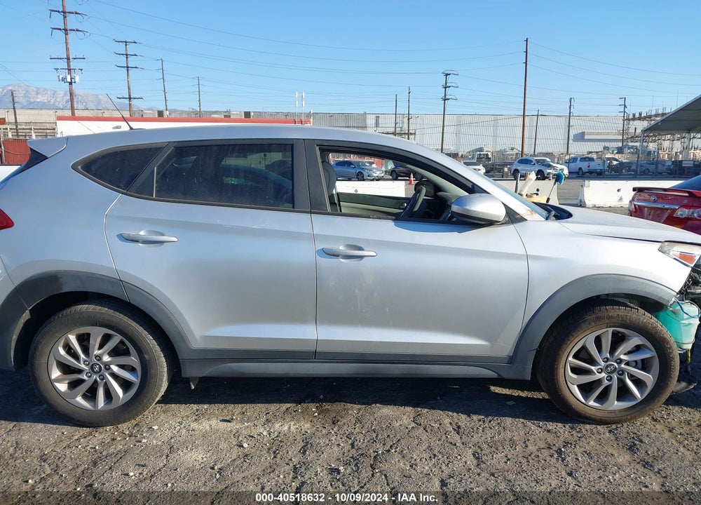 2017 HYUNDAI TUCSON SE VIN: KM8J23A45HU441768
