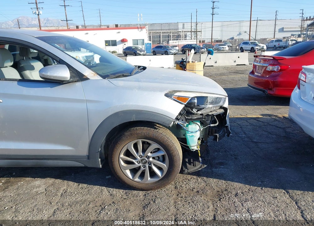2017 HYUNDAI TUCSON SE VIN: KM8J23A45HU441768