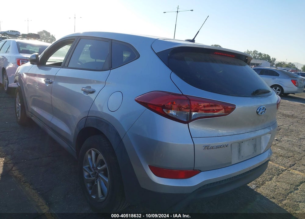 2017 HYUNDAI TUCSON SE VIN: KM8J23A45HU441768