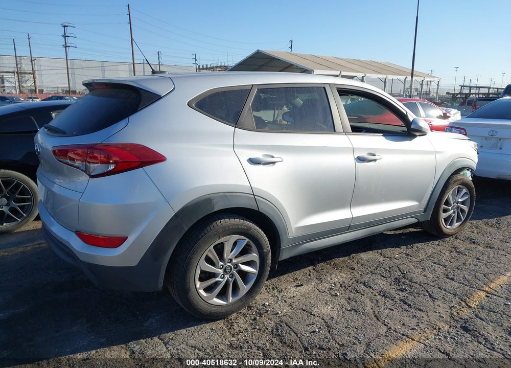 2017 HYUNDAI TUCSON SE VIN: KM8J23A45HU441768