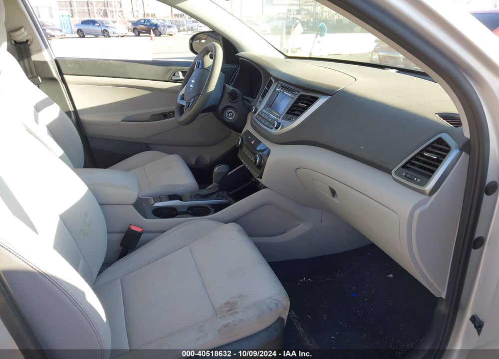 2017 HYUNDAI TUCSON SE VIN: KM8J23A45HU441768