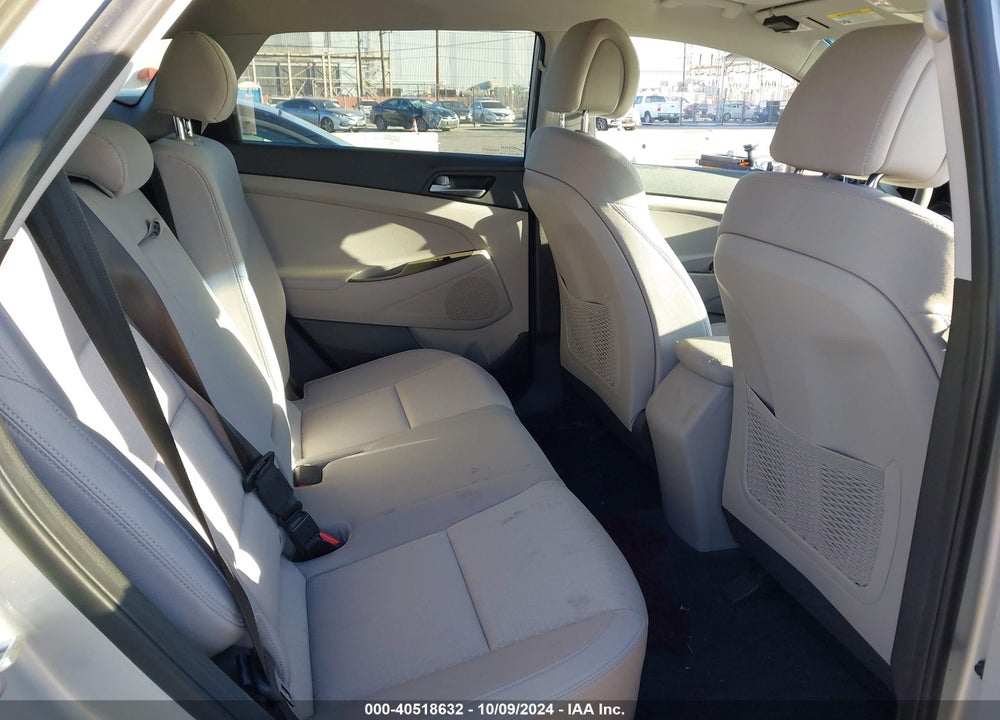 2017 HYUNDAI TUCSON SE VIN: KM8J23A45HU441768