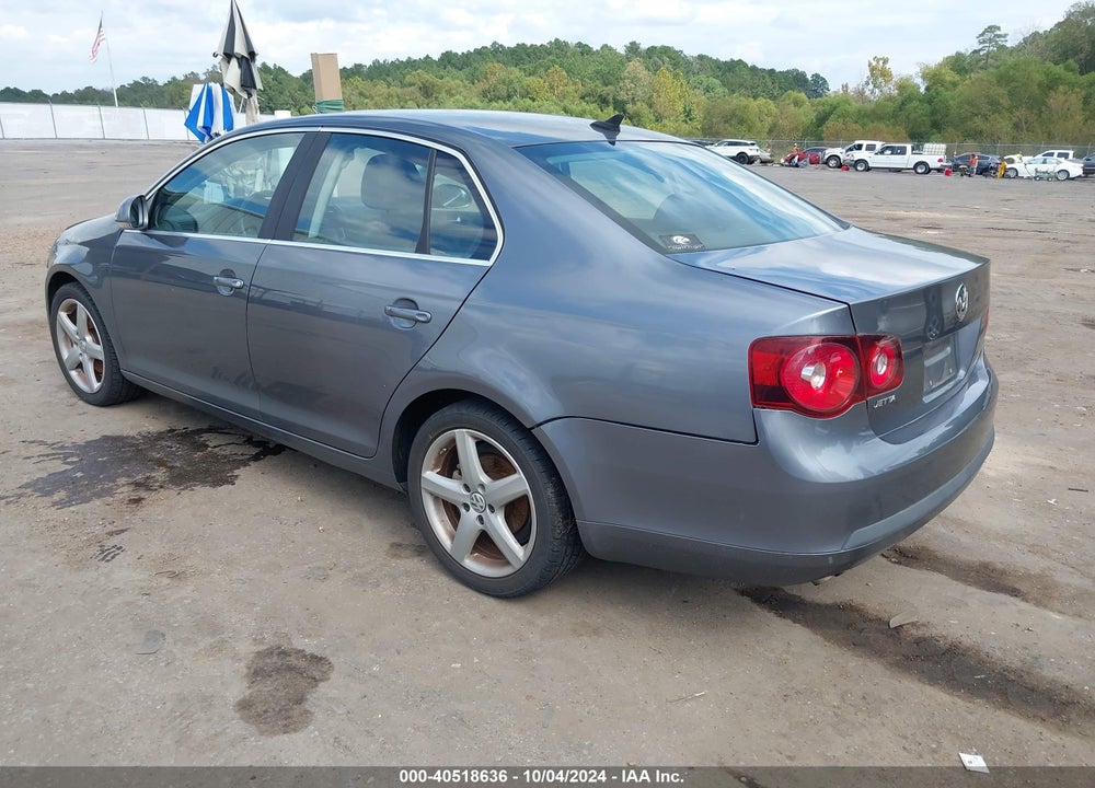 2010 VOLKSWAGEN JETTA TDI VIN: 3VWRL8AJ0AM067357