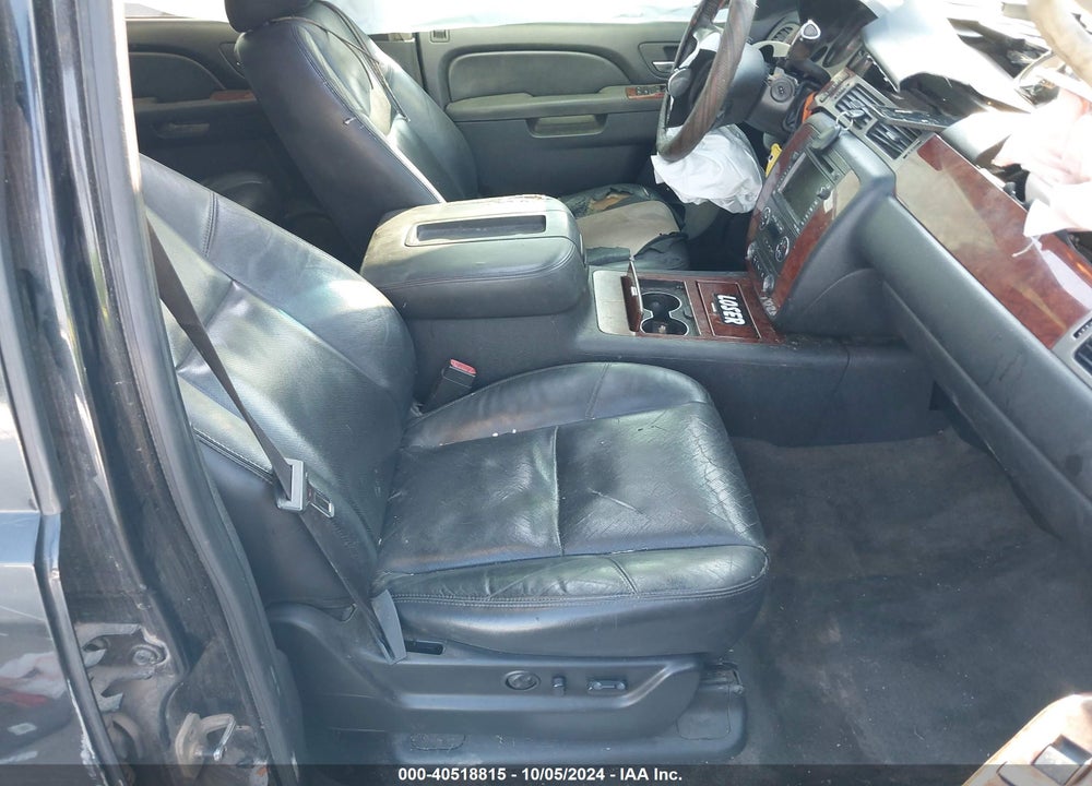 2011 CHEVROLET TAHOE LTZ VIN: 1GNSCCE02BR184115