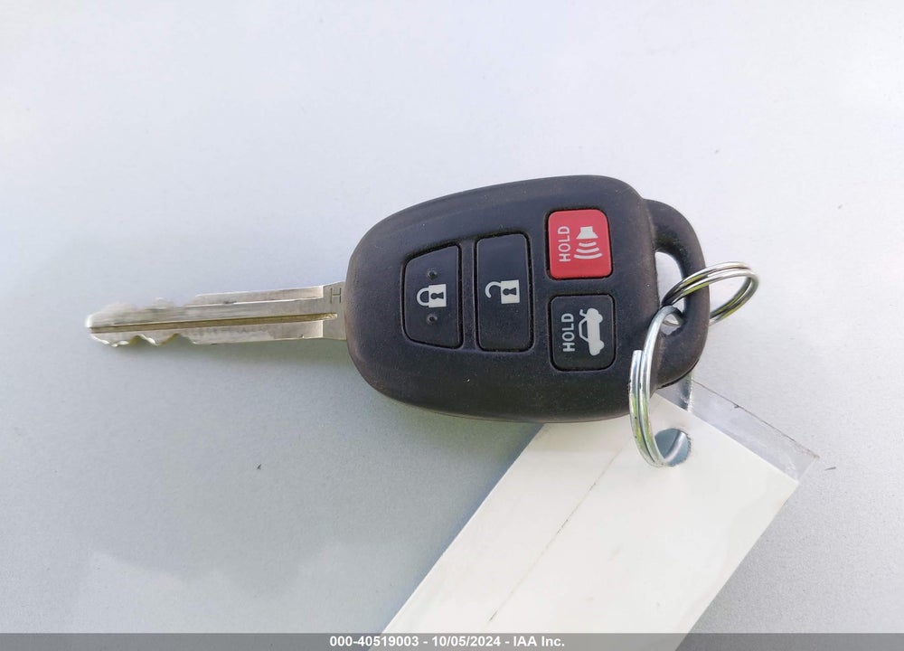 2018 TOYOTA COROLLA LE VIN: 5YFBURHEXJP814133